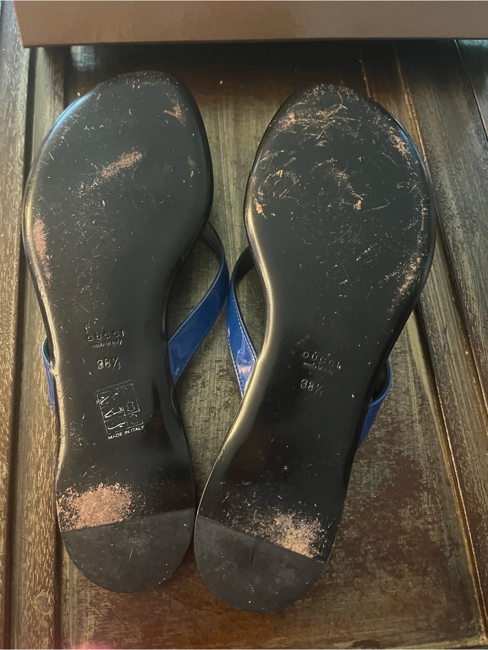 Gucci Blue Patent Thong Sandals - Picture 5 of 9